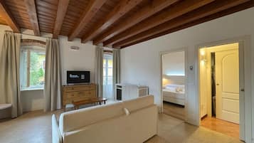 Junior Suite | 1 bedroom, in-room safe, free WiFi