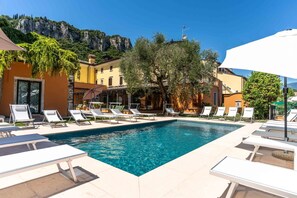 Seasonal outdoor pool - Corte Impero Hotel & Restaurant  (Affi)