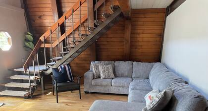 Serene Cabin in the Woods, Arcade Room, Walk to the Lake!