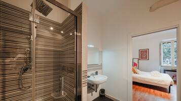 Classic Double Room | Desk, laptop workspace, free WiFi