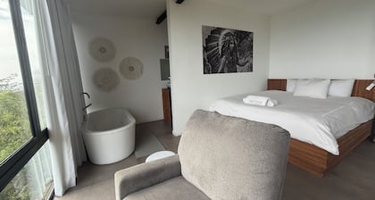 Seataya Honeymoon Suite