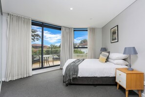 2 bedrooms, desk, iron/ironing board, WiFi