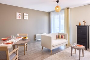 4 adultes – 1 grand lit et 1 canapé-lit | Accès au Wi-Fi (inclus), literie fournie
