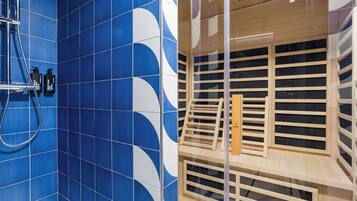 Suite | Bagno | Doccia, asciugacapelli, asciugamani, carta igienica