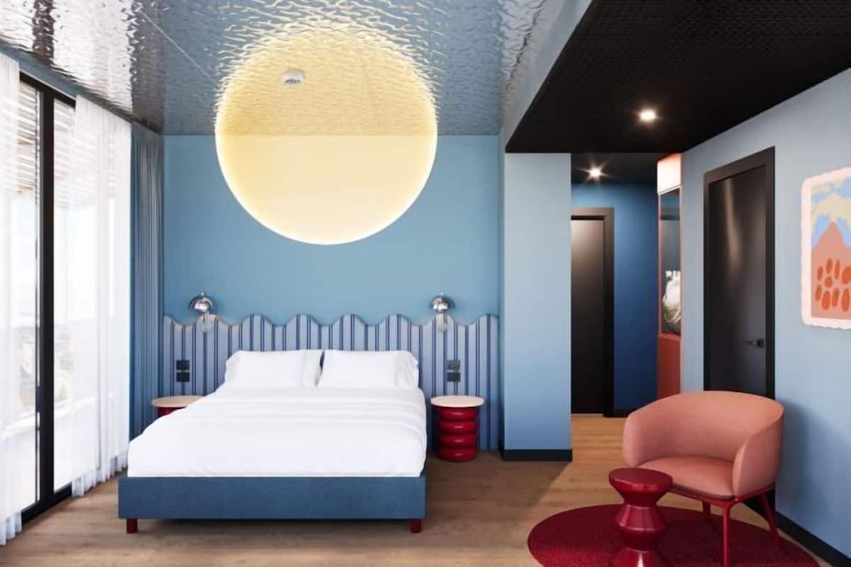 1 Schlafzimmer, Zimmersafe, Schreibtisch, laptopgeeigneter Arbeitsplatz