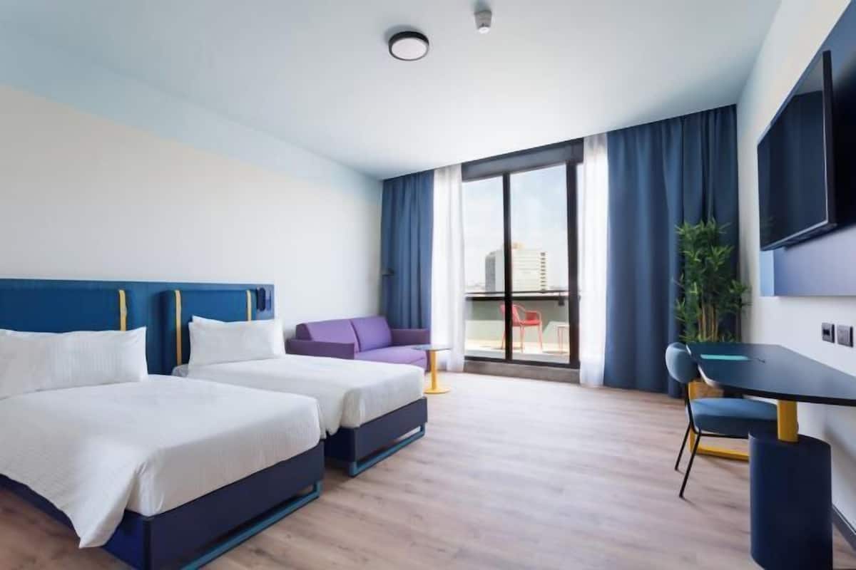 1 Schlafzimmer, Zimmersafe, Schreibtisch, laptopgeeigneter Arbeitsplatz