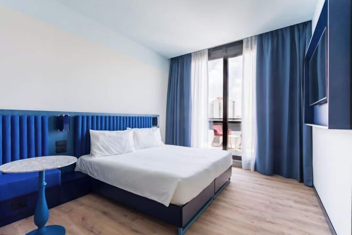 1 Schlafzimmer, Zimmersafe, Schreibtisch, laptopgeeigneter Arbeitsplatz