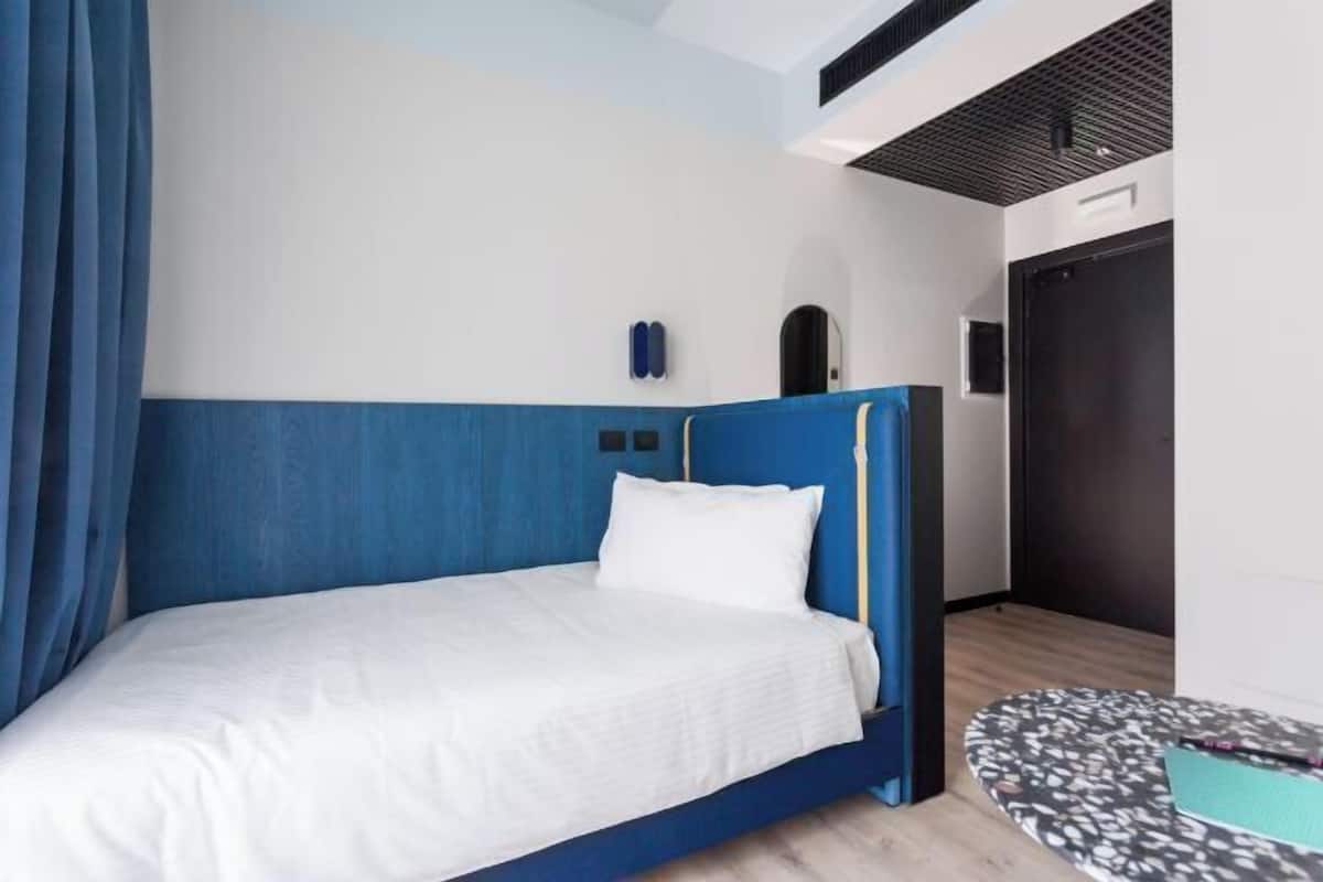 1 Schlafzimmer, Zimmersafe, Schreibtisch, laptopgeeigneter Arbeitsplatz