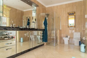 Towels, toilet paper - Villa in Nerja avenida chimney (Nerja)
