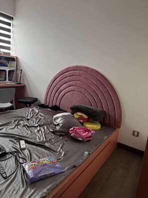 3 chambres, fer et planche à repasser, Wi-Fi, draps fournis