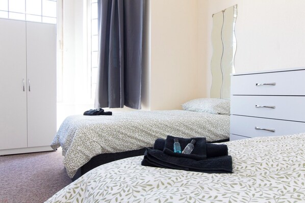 Habitación con 2 camas individuales | Wifi gratis 