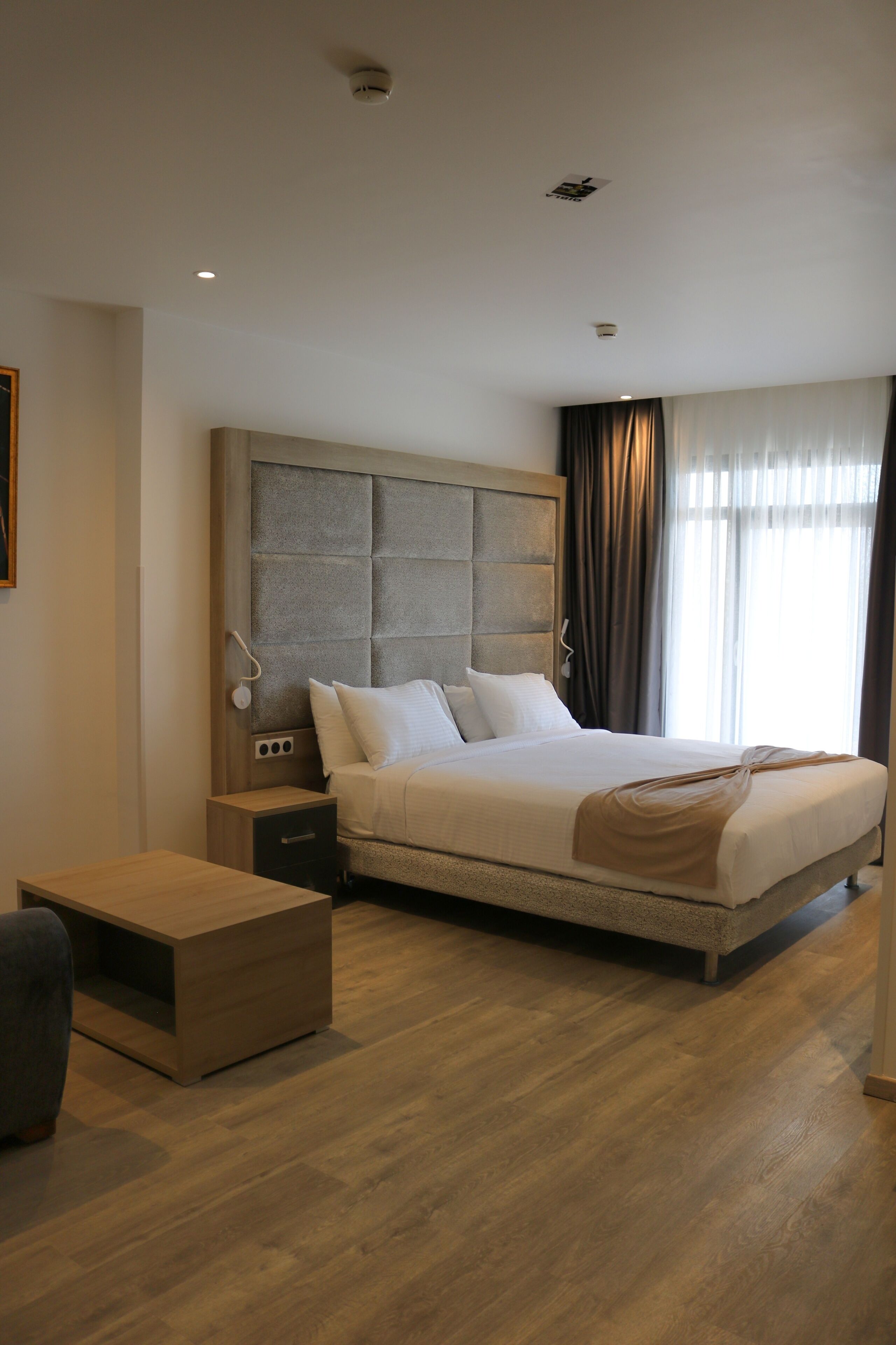 Suite Junior | Literie de qualité supérieure, coffres-forts dans les chambres, bureau