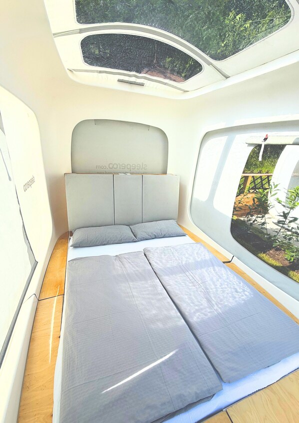 1 habitación, decoración personalizada y ropa de cama 