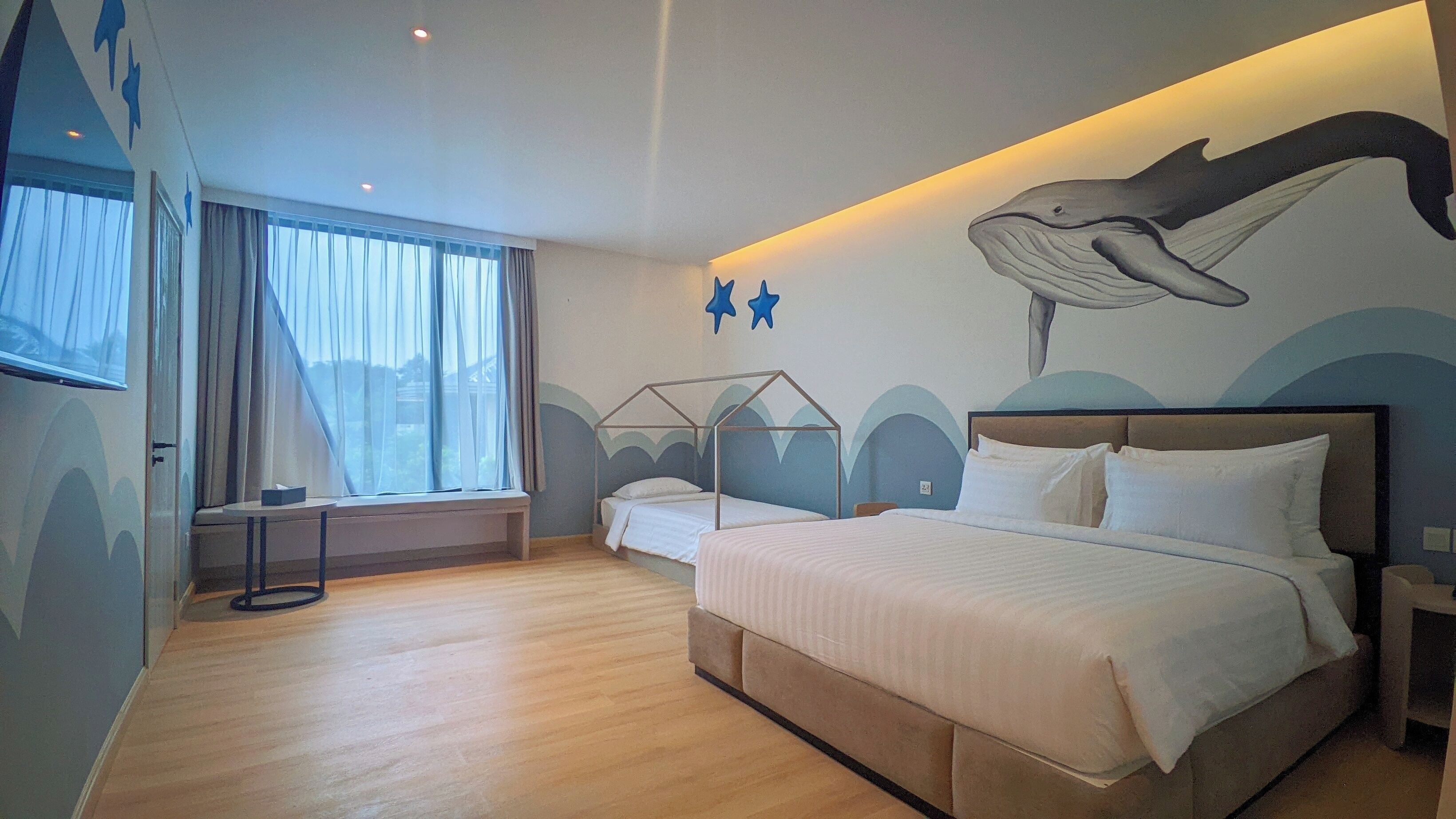 Caja de seguridad en la habitación, escritorio y cortinas blackout 