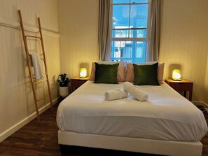 3 habitaciones, tabla de planchar con plancha, wifi y ropa de cama 