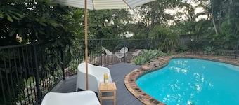 Palm Springs Vibe, Pool Fire Pets