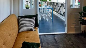 TV, bøker og kontorer