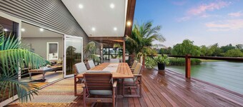 Lilies Lakeside Spa Villa - 2 Bedroom - Escape in style to Lilies luxury retreat