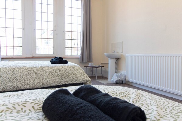 Free WiFi - Brookvale Guest House Room 2 (Southampton)