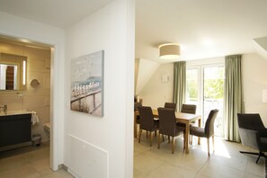 Dining - Apartment close to the beach with balcony, use of swimming pool and sauna - Rex Rugia H-1010 (Mönchgut OT Lobbe)