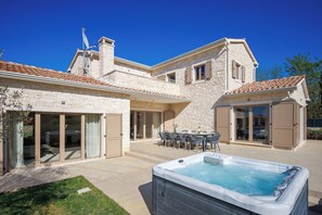 A two-story house with a patio, a hot tub, and a dining area. - Sun  Spalato Villa Teranina (Jadruhi)