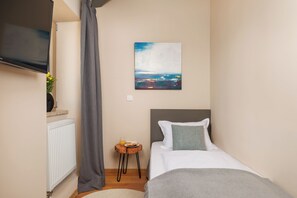 Iron/ironing board, free WiFi, bed sheets
