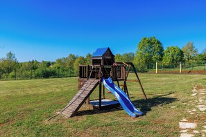Children’s play area – outdoor