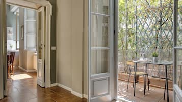 Appartamento, balcone | Area soggiorno | TV LED 32 pollici con canali digitali