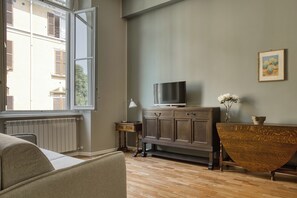 Apartamento, sacada | Área de estar | TV LED 32 polegadas com canais digitais