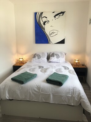 2 bedrooms, WiFi, bed sheets