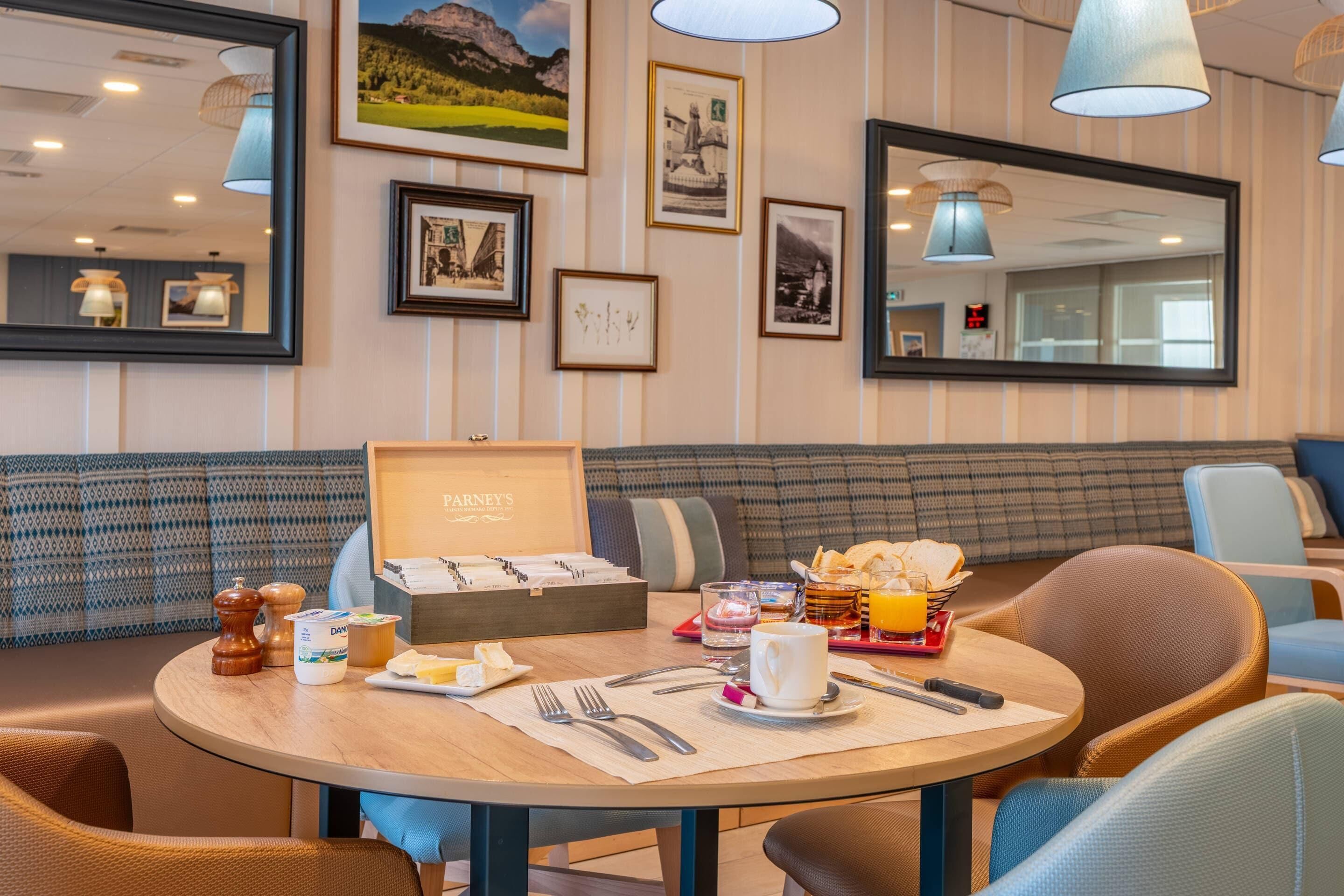Petit déjeuner continental servi tous les jours en supplément
