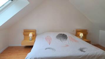 2 Schlafzimmer, Reisekinderbett, kostenloses WLAN