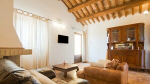 Smart TV, fireplace - Apartment near Assisi with pool and hot tub (San Benedetto del Tronto)