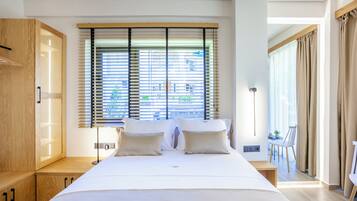 Deluxe Double Room, Sea View | Soundproofing, free WiFi