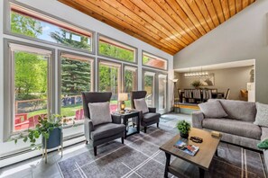 Smart TV, fireplace, foosball, computer monitors - EagleVail Alpine Escape | Riverside Luxe W/ Spa (Avon)