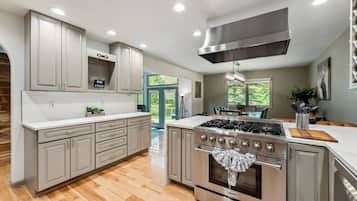 KylskÄp, mikrovÄgsugn, ugn och spishÀll