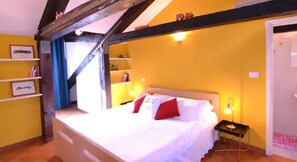 Appartement Duplex, vue ville | 2 chambres, fer et planche à repasser, Wi-Fi gratuit
