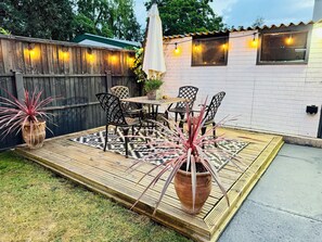 Outdoor dining - Luxury 2 Bed Designer Flat with Private Garden in London (Bexleyheath)
