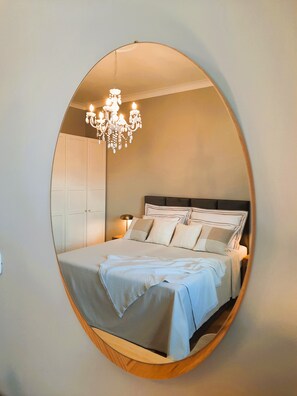 2 bedrooms, in-room safe, desk, iron/ironing board