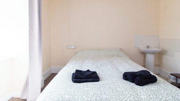 Double Room | WiFi (free) - Brookvale Guest House Room 3 (Southampton)