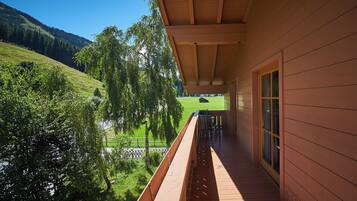 Hus – grand, fjellutsikt | Balkong