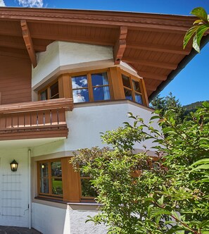 Front of property - Chalet Felix by we rent (Saalbach)