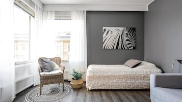 Apartamento conforto, 2 quartos, vista para o pátio | Ferros/tábuas de passar roupa, Wi-Fi de cortesia