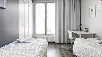 Comfort Apartment, 2 Bedrooms, Courtyard View | Seterika/papan seterika, Wi-fi percuma