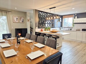 Dining - Exceptional villa with swimming pool, large garden and children's play area (Berre-les-Alpes)