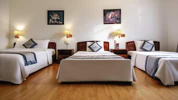 Phòng đôi Deluxe, quang cảnh thành phố | Bàn, truy cập Internet không dây miễn phí