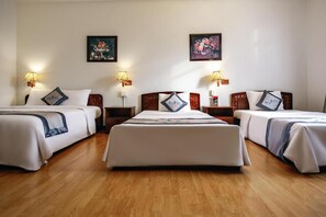 Quarto casal luxo, vista para a cidade | Escrivaninha, Wi-Fi de cortesia