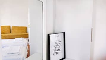 Chambres insonorisées, fer et planche à repasser