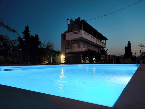 Tarmaros - Families & Groups