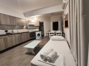 Deluxe Apartment, Ground Floor | 1 bedroom, soundproofing, iron/ironing board